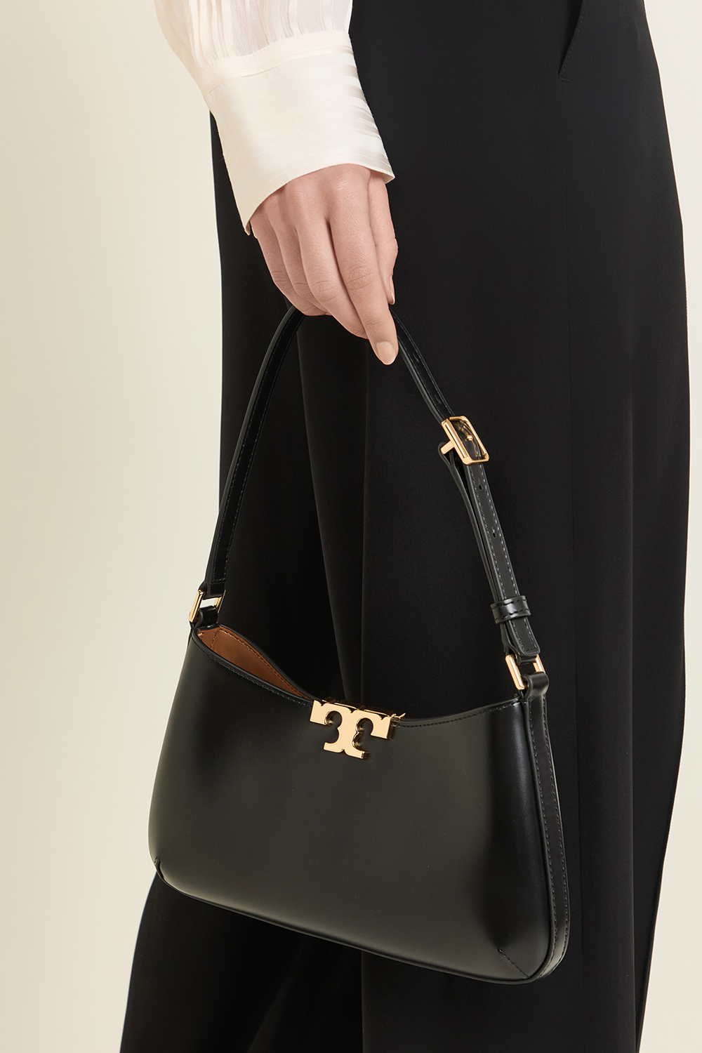 תמונת כל הלוק של תיק כתף אלאנור סלים TORY BURCH